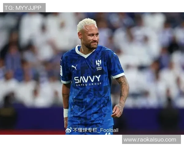 足球明星带球如舞者般变换节奏展现足球艺术之美